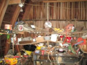 lot 714 image: Entire contents of tool shelf  work shelf