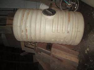 lot 717 image: Very large plastic tank with screw on lid