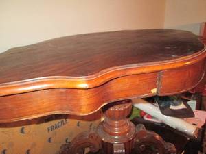 lot 723 image: Small ornate clawfoot table