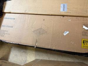 lot 8 image: Comehoma King Sized Bed Frame
