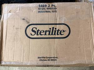 Sterilite 20 Gallon Wheeled Industrial Tote