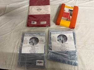 lot 65 image: 3 Table Cloths and a Table Runner