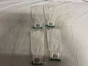 lot 143 image: Pack of 12 Cut Resistant White Gloves - Medium