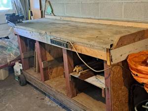 lot 401 image: Rolling Work Bench