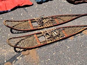 lot 423 image: Lot of (One Pair) 56 Snow Shoes