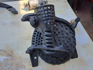 lot 431 image: Vintage Corn Shucker