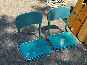 lot 467 image: Lot of (2) Boat Seats (Blue)