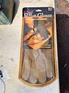 lot 482 image: Normark K-Steel Filet Glove
