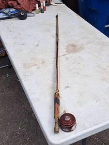lot 492 image: 8 Fishing Rod with Fly Wheel Reel