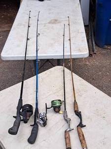 lot 495 image: (4) Fishing Rods - 5, 5-12 and (2) 6 with (3) Spin Cast Reels