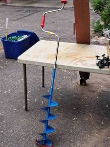 lot 498 image: K J Erikssons Knivfabrik 6 Hand Ice Auger