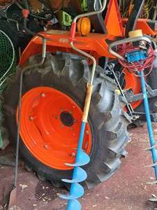 lot 499 image: 6 Hand Ice Auger