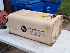 lot 503 image: Tempo L-O-N-G Cruise 18-Gallon Metal Fuel Tank