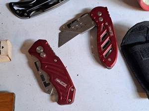 lot 520 image: Lot of (2) Utility Knives (Red)