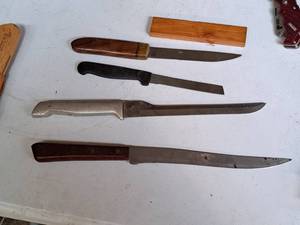 lot 524 image: Lot of (4) Assorted FiletCarving Knives