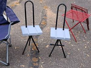 lot 545 image: Lot of (2) MetalPlastic Folding Chairs
