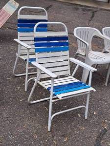 lot 549 image: Lot of (2) Folding Patio Chairs (BlueWhite)