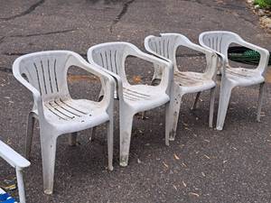 lot 550 image: Lot of (4) Plastic Stackable Patio Chairs (White)