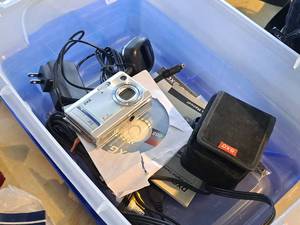 lot 561 image: DXG 6.0 Megapixel 3x Zoom Digital Camera with Camera Accessories