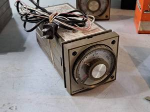 lot 577 image: Honeywell Diaispak Controller