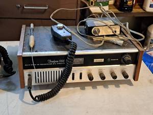 lot 593 image: Fanfare 880 Solid State CB Transceiver