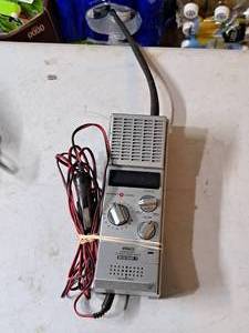 lot 599 image: Kraco Mayday 1 Emergency CB Radio