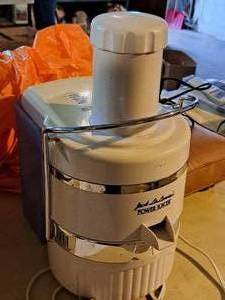 lot 610 image: Jack LaLannes Power Juicer Juice Machine