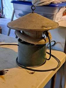 lot 612 image: Vintage Heat Lamp