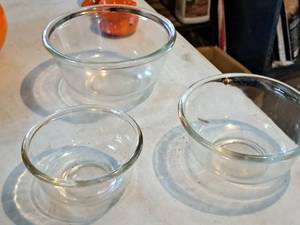 lot 615 image: Lot of (3) Glass Serving Bowls (Clear)
