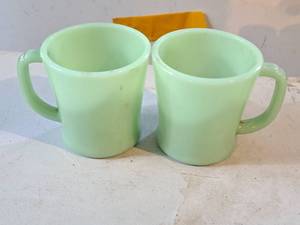 lot 621 image: Lot of (2) Mugs (Green)