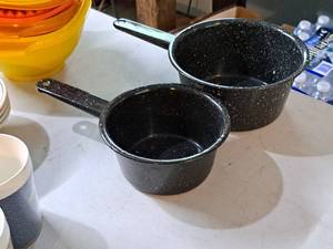 lot 624 image: Lot of (2) PotsPans