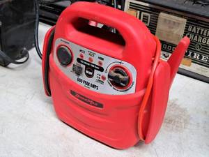 lot 652 image: 600 Amp Jump Pack and Air Inflator