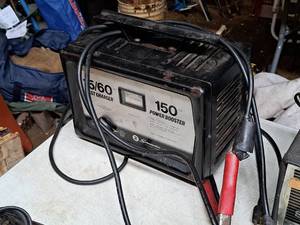 lot 655 image: Schumacher 1560 Fast Charger 150 Amp Power Booster
