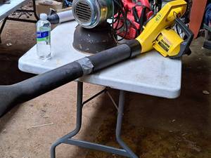 lot 656 image: Paramount Electric Blower PB150