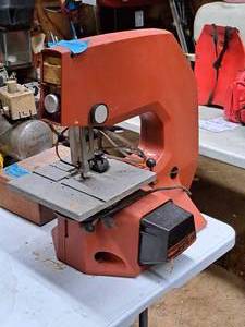 lot 660 image: Edison 10 Band Saw T6760
