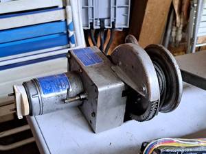 lot 668 image: Dutton-Lainson 12 Volt DC Winch DLE-1200 DC