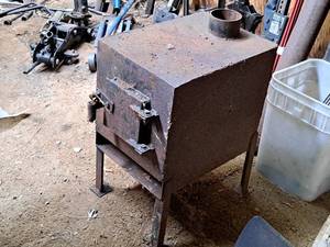 lot 669 image: Stove with 69 Smoke Stack