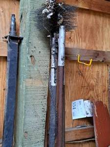 lot 672 image: Bristle-Head Chimney Cleaner with (4) 6 Wooden Extension Rods