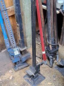 lot 676 image: Pump Jack