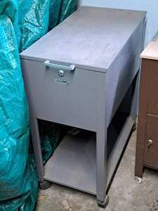 lot 635 image: Rolling File Cabinet (Grey)
