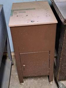 lot 636 image: Rolling File Cabinet (Brown) with Key