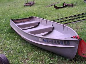 lot 361 image: Aluma Craft Model E 14 Outboard Motor Boat