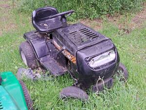 lot 379 image: Yard Machines by MTD 16.5-HP 6-speed Gasoline-Powered 42-cut Rider Lawn Tractor