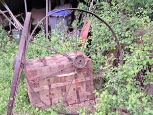lot 707 image: 54 Steel Wagon Wheel