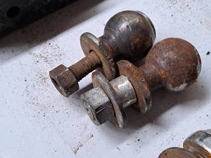 lot 693 image: Lot of (2) 1-78 Hitch Balls (one  34 Threaded Shaft, one 12 Threaded Shaft)