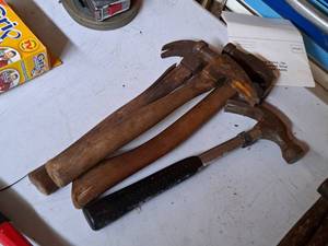 lot 716 image: Lot of (4) Claw Hammers (assorted)