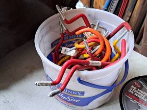 lot 730 image: Lot of (1 Bucket) Assorted Garage Storage Hooks