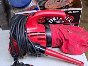 lot 733 image: Dirt Devil Hand Vacuum