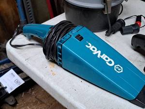 lot 736 image: Black & Decker Car Vac Hand Vacuum (Blue)