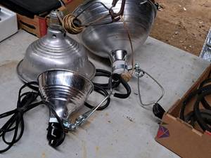 lot 739 image: Lot of (3) Assorted Clamp-On Shop Work Lights